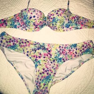 Victoria’s Secret bathing suit set